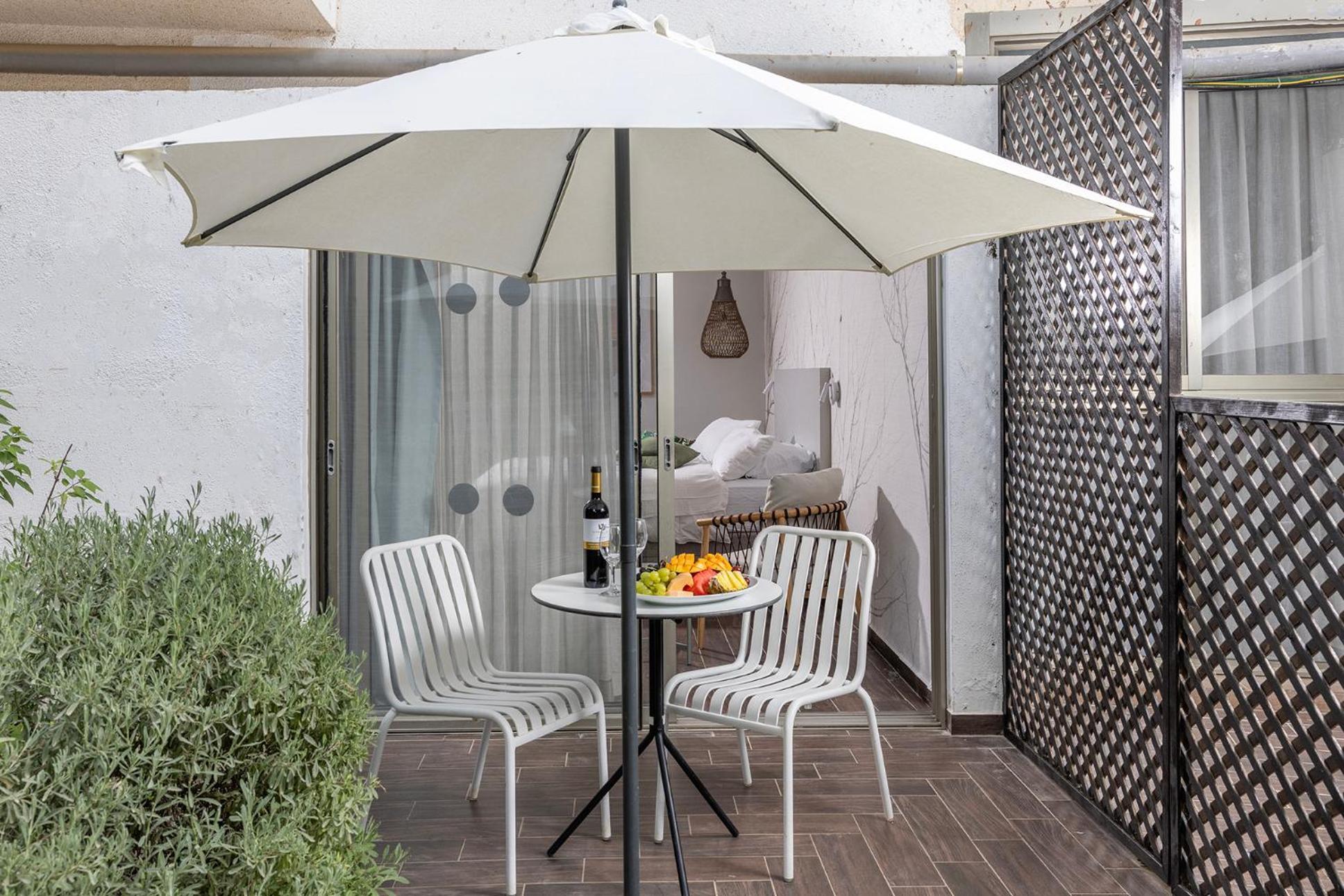 C Hotel Neve Ilan Exterior foto