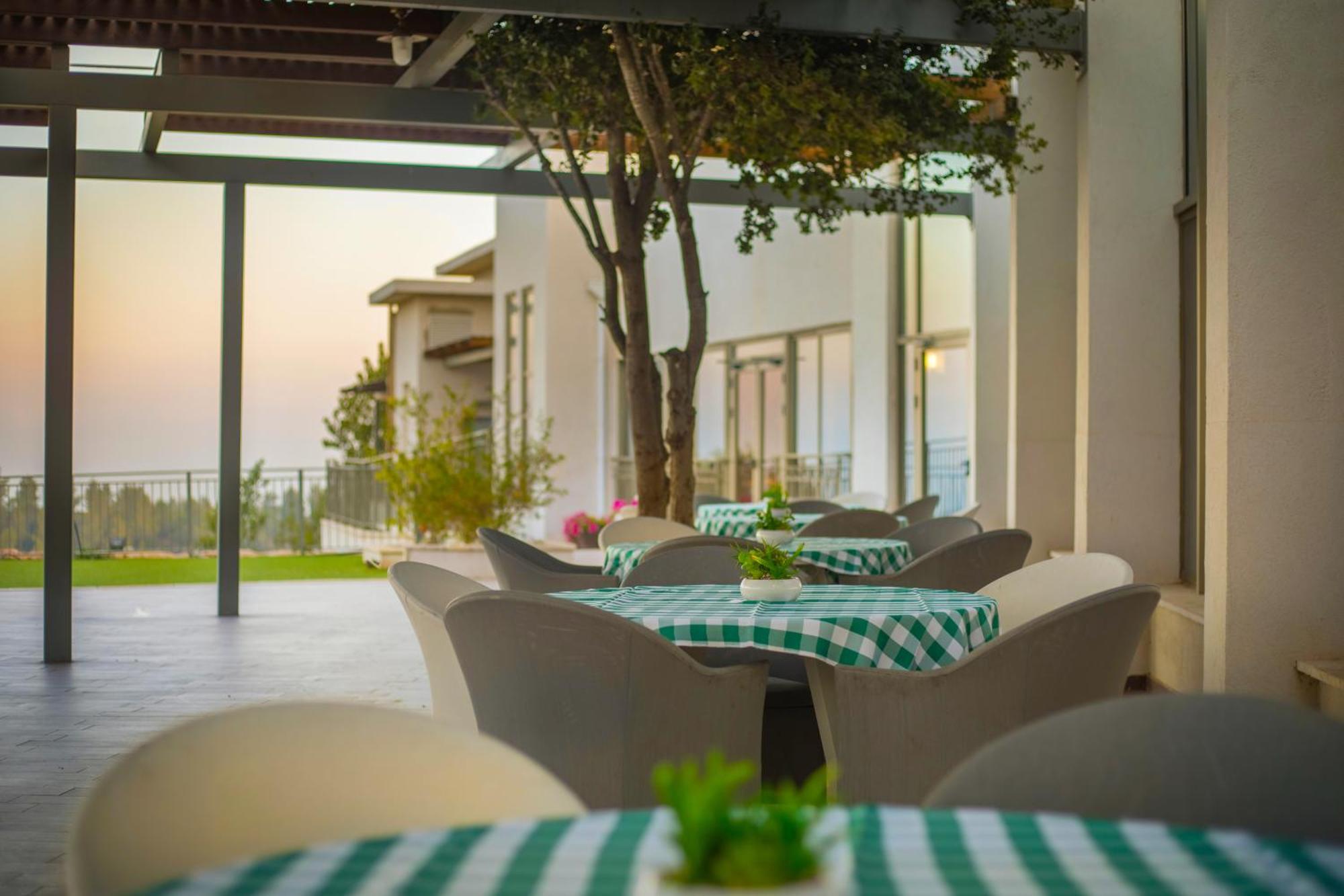 C Hotel Neve Ilan Exterior foto