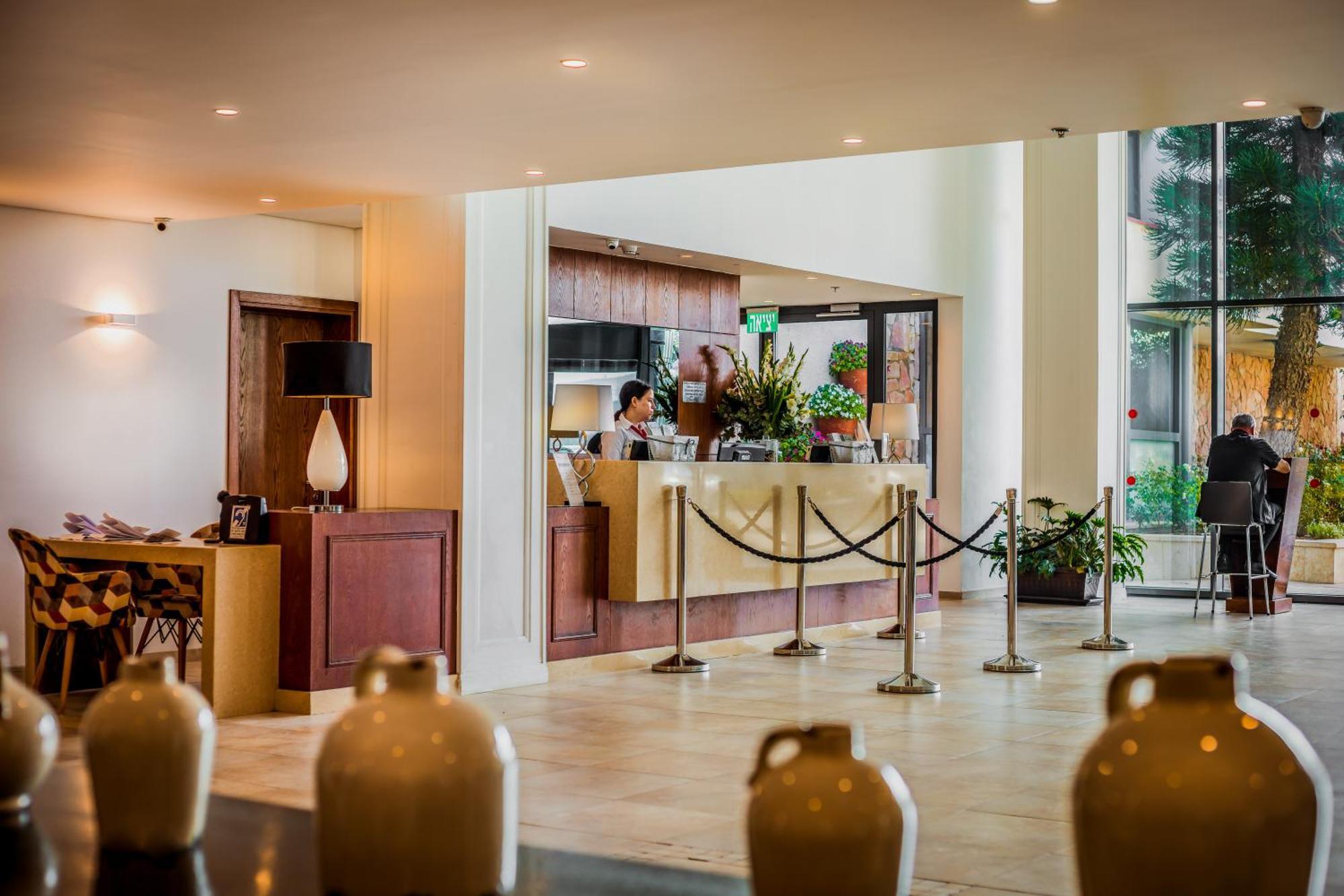 C Hotel Neve Ilan Exterior foto
