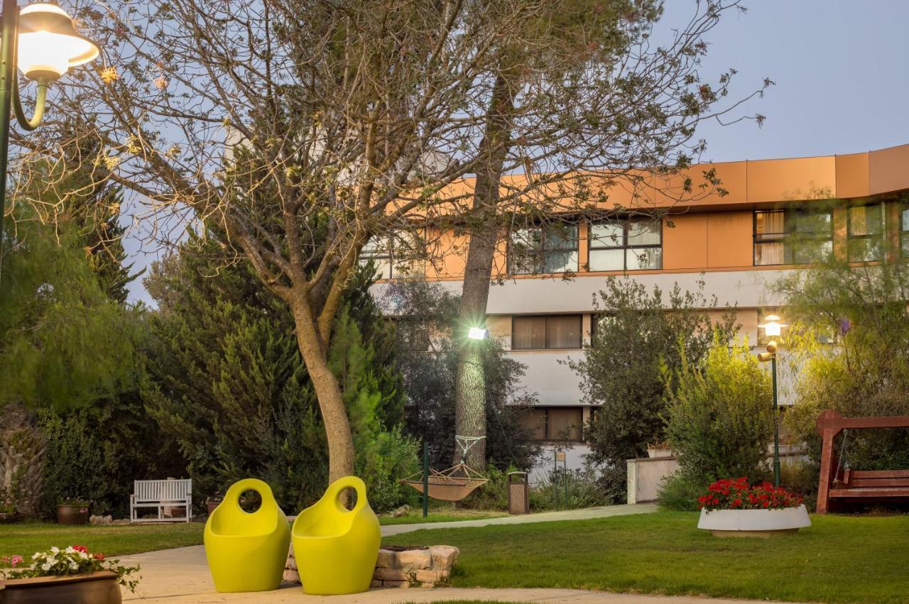 C Hotel Neve Ilan Exterior foto